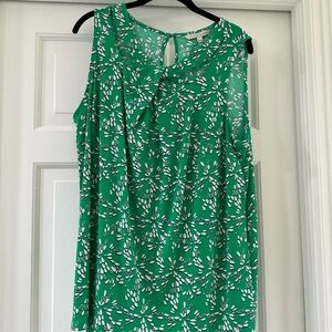 41 Hawthorn Sleeveless Top size 2X color green with blue and white floral print